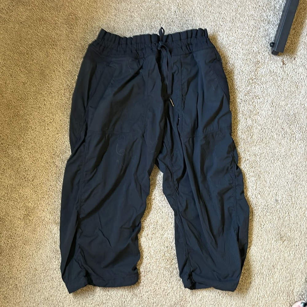 Lululemon Dance Studio Capri Pants sz 12